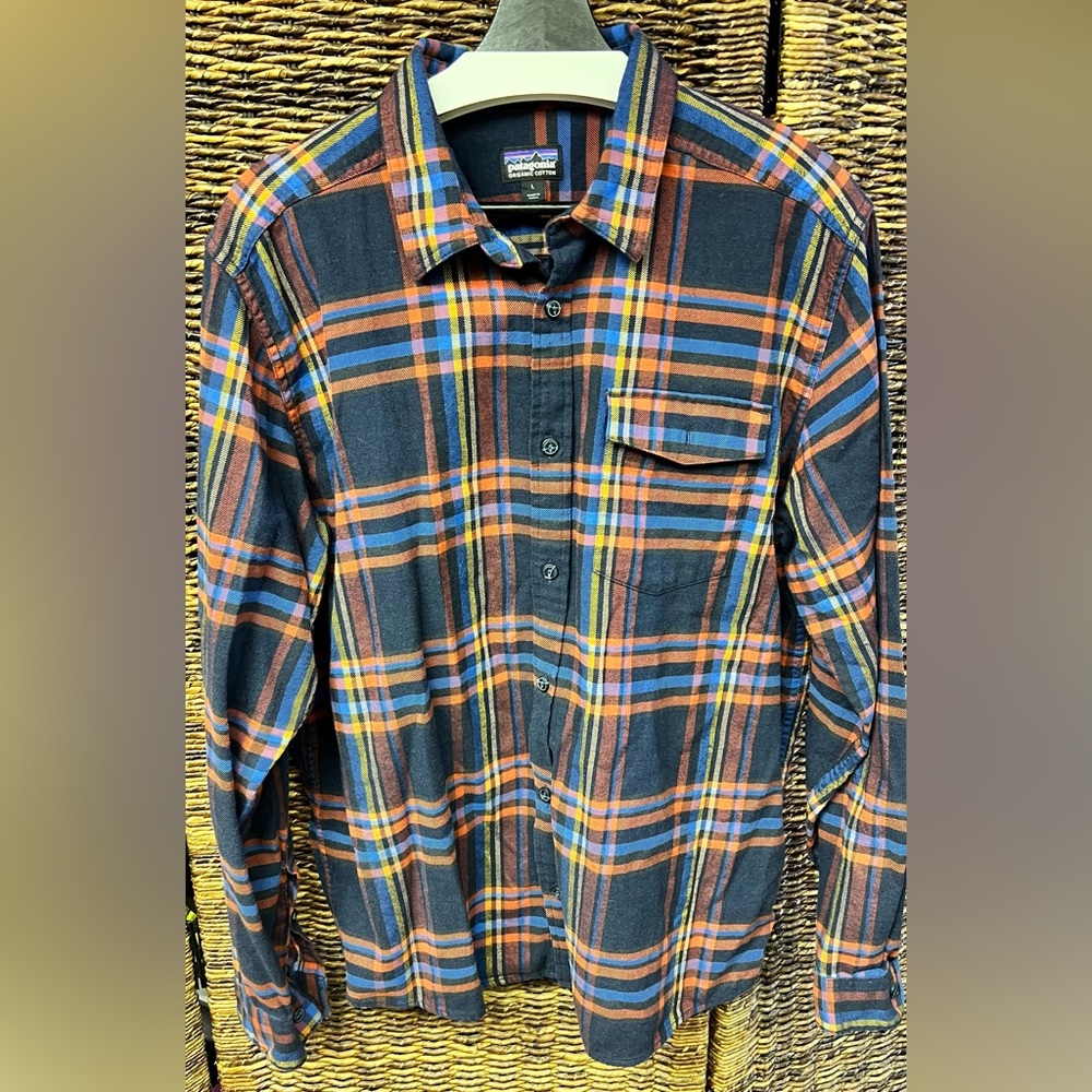 Patagonia Men's‎ Blue Plaid Shirt- Size: Large, Button Up Flannel
